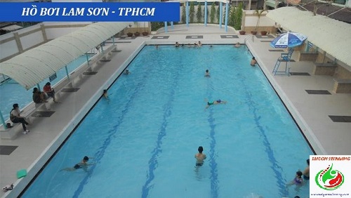 Giá vé vào hồ bơi Lam Sơn dao động từ 25.000đ đến 30.000đ